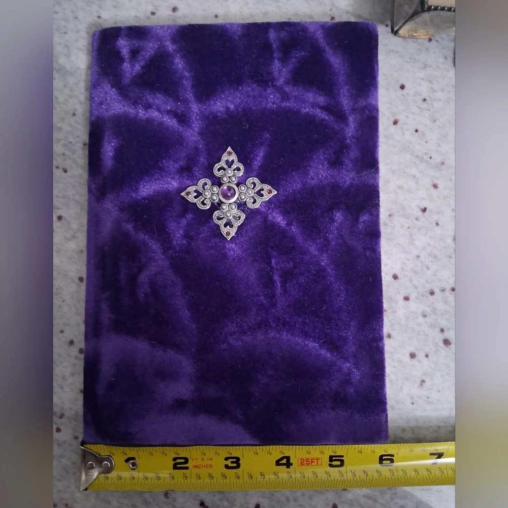 NWOT Beautiful 8x6 Lined Purple Crushed Velvet Silver Cross Journal!